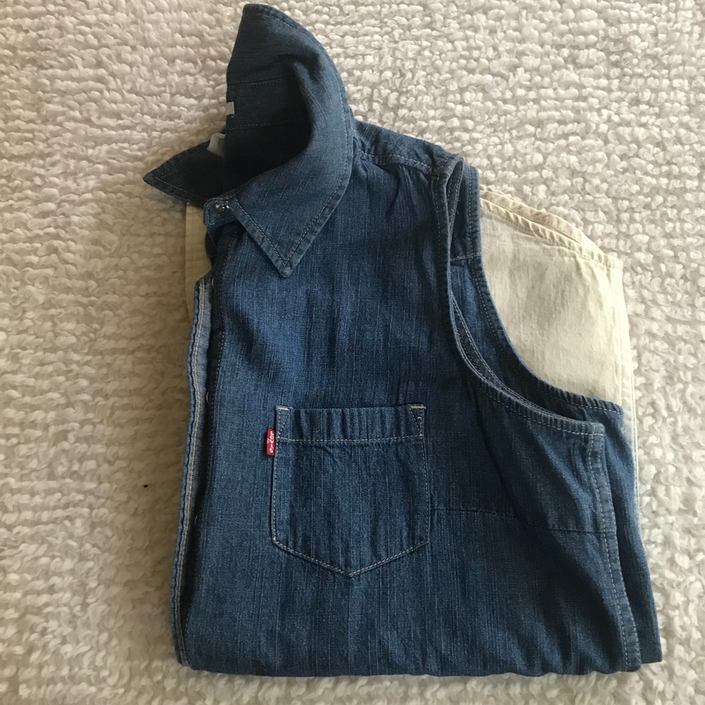 Levi’s top 👕